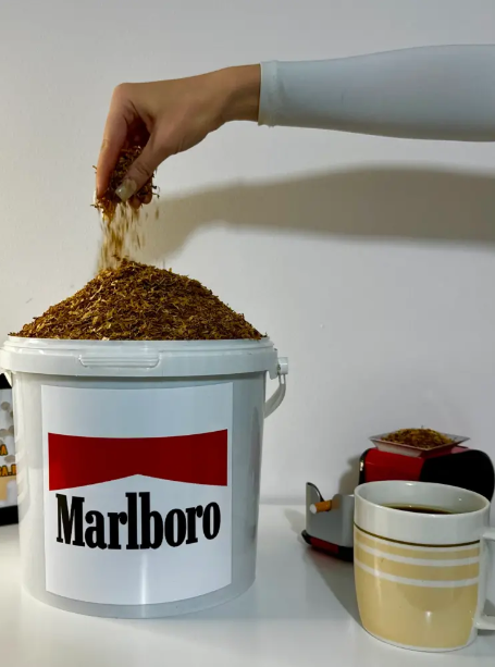Tutun Marlboro Negru la Galeata
